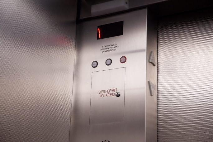 新电梯控制台旧金山